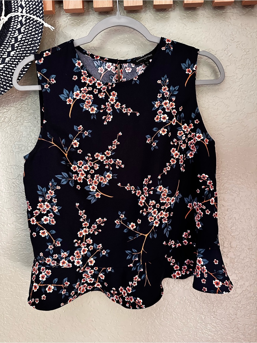 Banana Republic Black Floral Scallop-Hem Sleeveless Tank